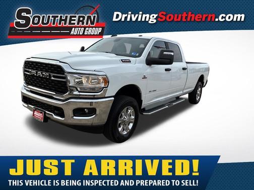 Bright White Clearcoat 2024 RAM 3500 Big Horn Crew Cab 4x4 8' Box