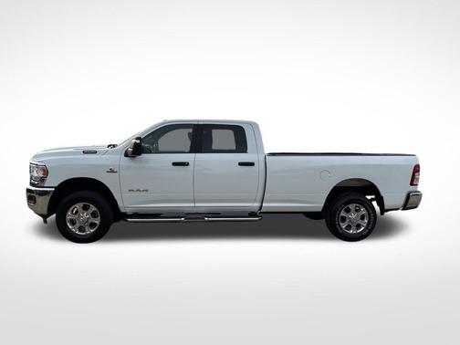 Bright White Clearcoat 2024 RAM 3500 Big Horn Crew Cab 4x4 8' Box