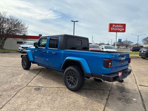 Hydro Blue Pearlcoat 2026 Jeep Gladiator Sport S