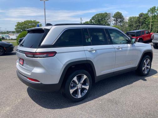 Silver Zynith 2024 Jeep Grand Cherokee 4xe Base