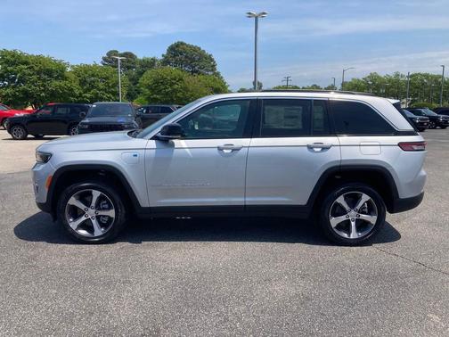 Silver Zynith 2024 Jeep Grand Cherokee 4xe Base