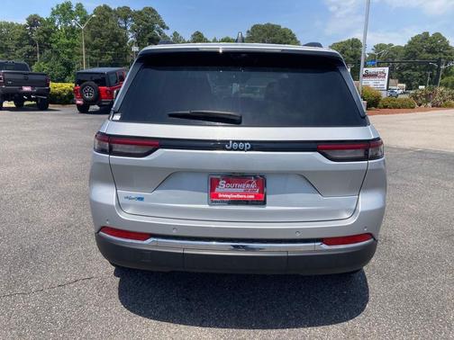 Silver Zynith 2024 Jeep Grand Cherokee 4xe Base
