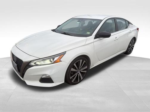2022 Nissan Altima SR FWD