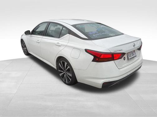 2022 Nissan Altima SR FWD