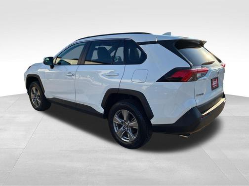 Ice Cap 2024 Toyota RAV4 XLE