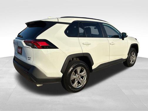 Ice Cap 2024 Toyota RAV4 XLE