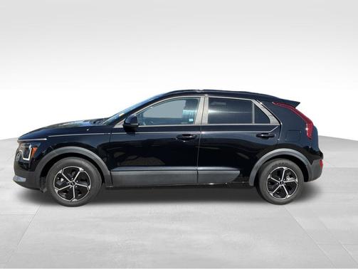Aurora Black Pearl 2023 Kia Niro LX