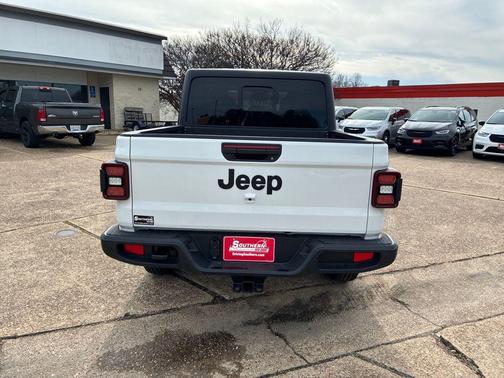 Bright White Clearcoat 2026 Jeep Gladiator Sport S