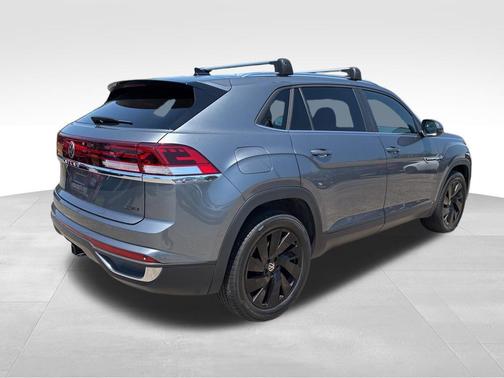 Silver Mist Metallic 2024 Volkswagen Atlas Cross Sport 2.0T SE w/Technology 4MOTION