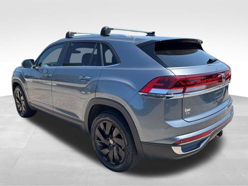 Silver Mist Metallic 2024 Volkswagen Atlas Cross Sport 2.0T SE w/Technology 4MOTION
