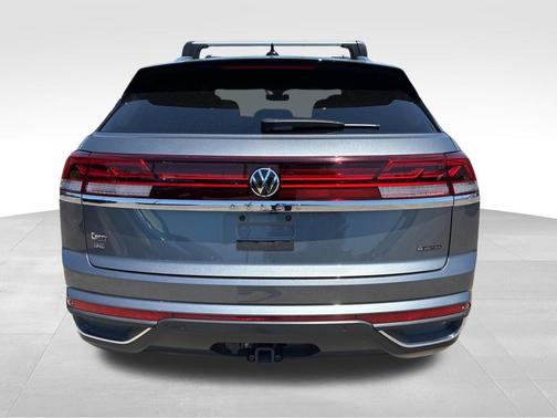 Silver Mist Metallic 2024 Volkswagen Atlas Cross Sport 2.0T SE w/Technology 4MOTION