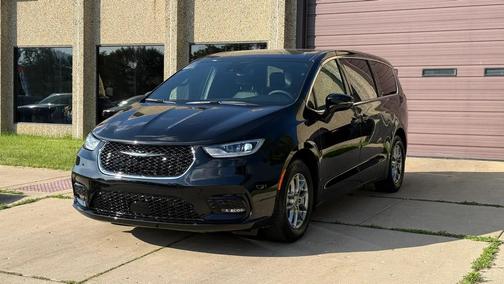 Black 2026 Chrysler Pacifica Limited