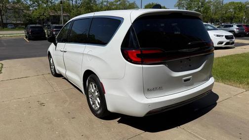 Bright White Clearcoat 2026 Chrysler Pacifica L