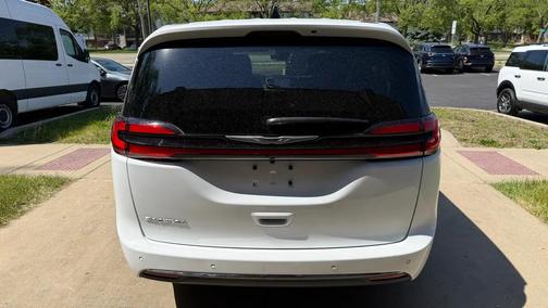 Bright White Clearcoat 2026 Chrysler Pacifica L