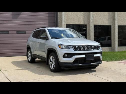 Silver Zynith Metallic Clearcoat 2025 Jeep Compass Latitude