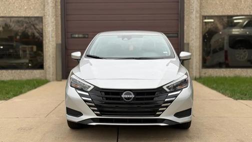 Brilliant Silver Metallic 2025 Nissan Versa 1.6 SV