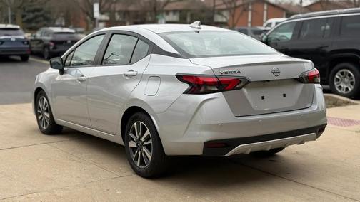 Brilliant Silver Metallic 2025 Nissan Versa 1.6 SV