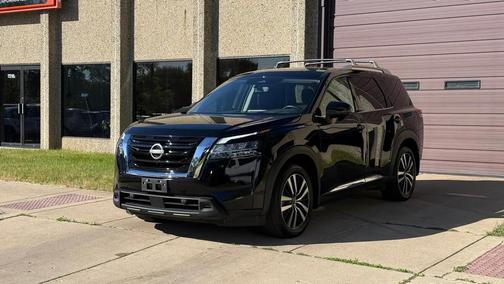 Super Black 2024 Nissan Pathfinder Platinum 4WD