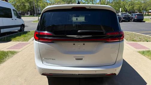 Bright White Clearcoat 2025 Chrysler Pacifica L