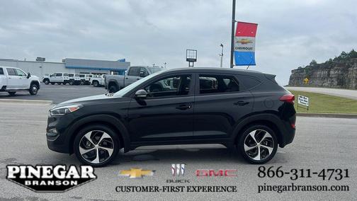 Black Noir Pearl 2017 Hyundai TUCSON Sport