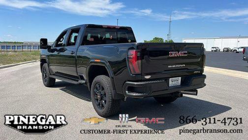 Onyx Black 2025 GMC Sierra 2500 AT4