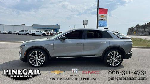 Argent Silver Metallic 2024 Cadillac LYRIQ Luxury