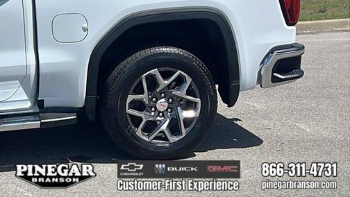 Glacier White Tricoat 2026 GMC Sierra 1500 SLT
