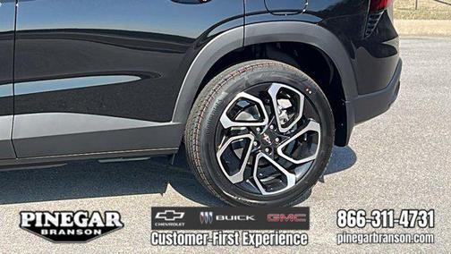 Mosaic Black Metallic 2026 Chevrolet Trax FWD 2RS