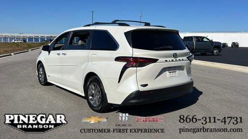 2021 Toyota Sienna XLE 8 Passenger