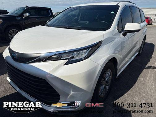 2021 Toyota Sienna XLE 8 Passenger