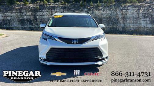 2021 Toyota Sienna XLE 8 Passenger