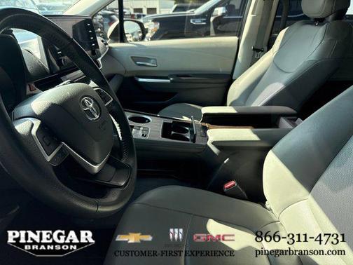 2021 Toyota Sienna XLE 8 Passenger