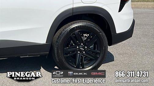 Summit White 2026 Chevrolet Trax FWD ACTIV