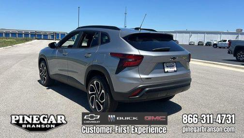 Sterling Gray Metallic 2026 Chevrolet Trax FWD 2RS