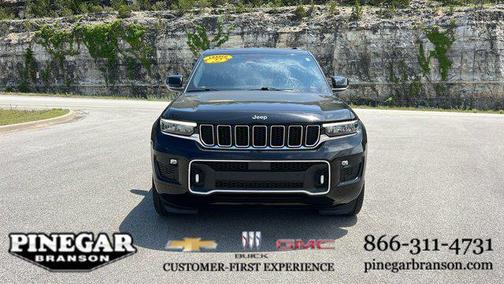 Diamond Black Crystal Pearlcoat 2022 Jeep Grand Cherokee Overland