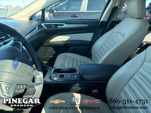 White 2019 Ford Fusion SE