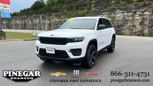 Bright White Clearcoat 2024 Jeep Grand Cherokee Altitude