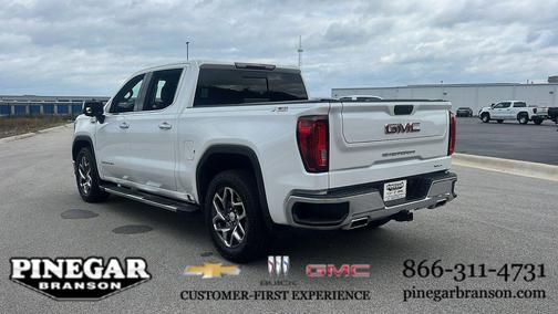 White Frost Tricoat 2023 GMC Sierra 1500 SLT