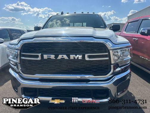 2022 RAM 2500 Tradesman Crew Cab 4x4 6'4' Box