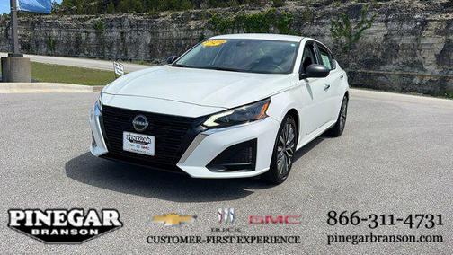 Glacier White 2025 Nissan Altima SV FWD