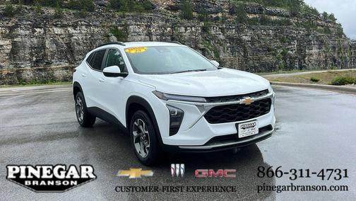 Summit White 2025 Chevrolet Trax LT