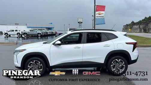 Summit White 2025 Chevrolet Trax LT
