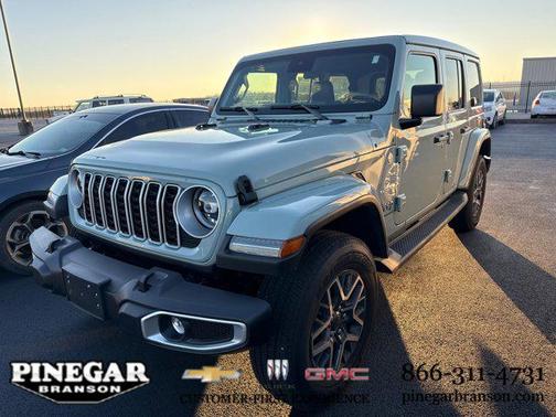 2024 Jeep Wrangler 4-Door Sahara 4x4