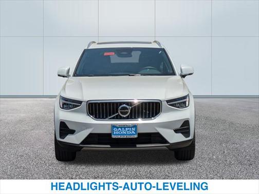 2025 Volvo XC40 B5 Core Bright Theme