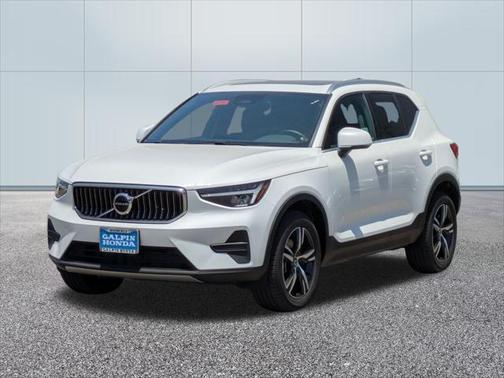 2025 Volvo XC40 B5 Core Bright Theme
