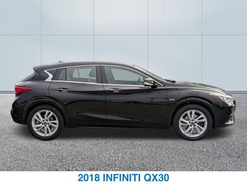 2018 INFINITI QX30 Luxury