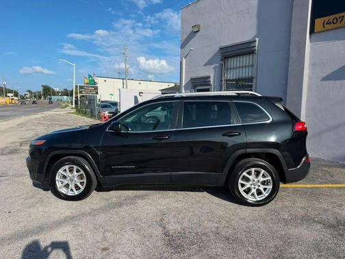 Brilliant Black Crystal Pearlcoat 2014 Jeep Cherokee Sport