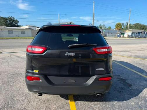 Brilliant Black Crystal Pearlcoat 2014 Jeep Cherokee Sport
