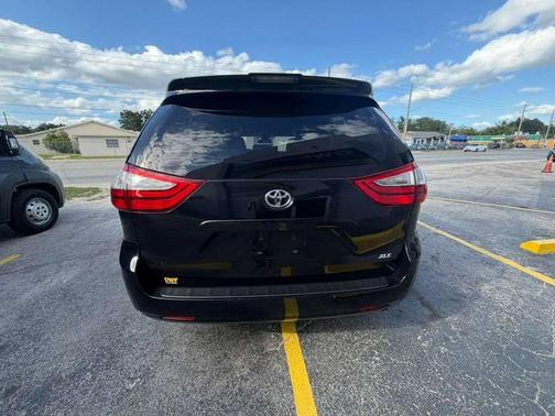 Midnight Black Metallic 2018 Toyota Sienna XLE