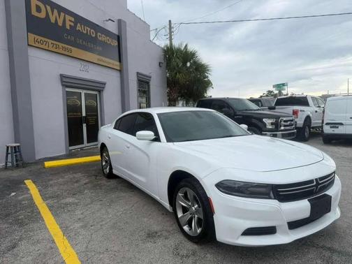 Bright White Clearcoat 2015 Dodge Charger SE